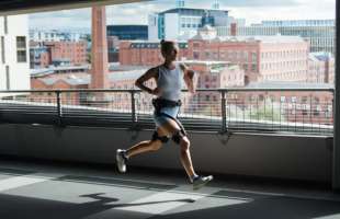 «Нова пошта» тестує екзоскелети для зменшення навантаження на працівників