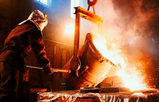 Світова виплавка сталі у квітні скоротилася до 153,4 млн тонн