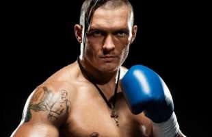 Усик відмовиться від чемпіонських поясів у надважкій вазі