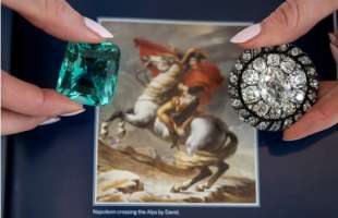 Прикраса Наполеона з Ватерлоо пішла з молотка в Женеві за $4,4 млн