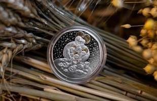 Нацбанк представив нову різдвяну монету зі зображенням солом'яного дідуха і сімейної вечері